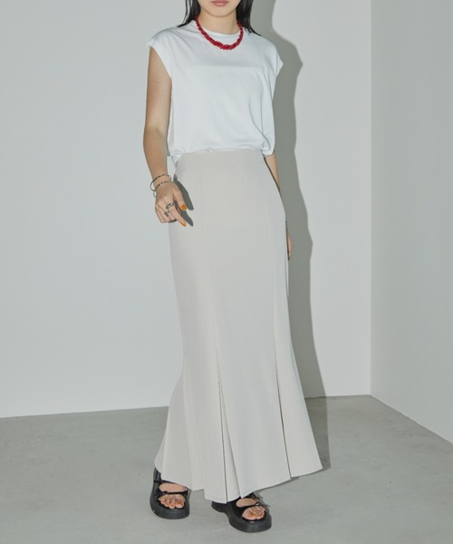 Aunt Marie's(アントマリーズ)の「タックマーメイドロングスカート(スカート・レディース・サンドベージュ/ライム/ブラック/チャコールグレー・マルチサイズ)」の7枚目の写真