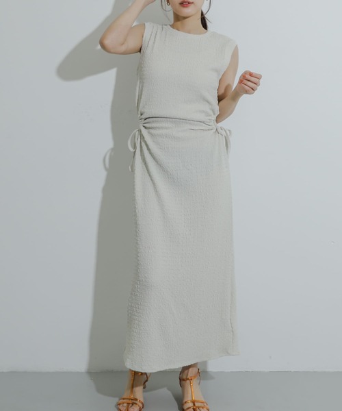 HEYUMM（ヘユム）の「サイドホールジャガードカットワンピース（ワンピース・レディース・ブルー/アイボリー/ブラック・ONE）」の2枚目の写真