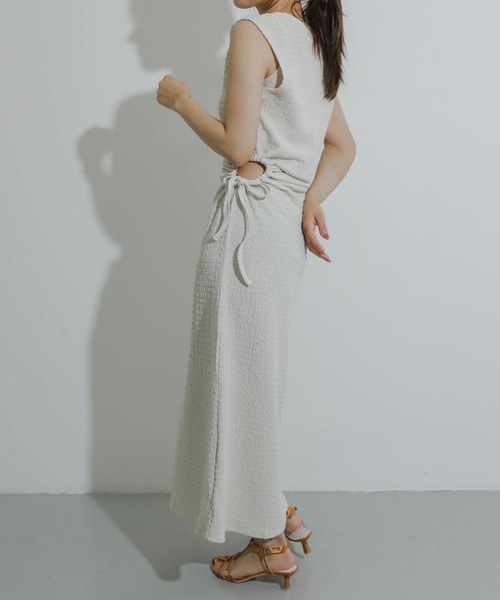 HEYUMM（ヘユム）の「サイドホールジャガードカットワンピース（ワンピース・レディース・ブルー/アイボリー/ブラック・ONE）」の8枚目の写真