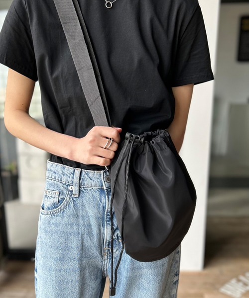 Kotoe(コトエ)の「再入荷ナシ 【UNISEX】 ナイロンミニショルダーバッグ(ショルダーバッグ・レディース・カーキ/ブラック/イエロー・FREE)」の4枚目の写真