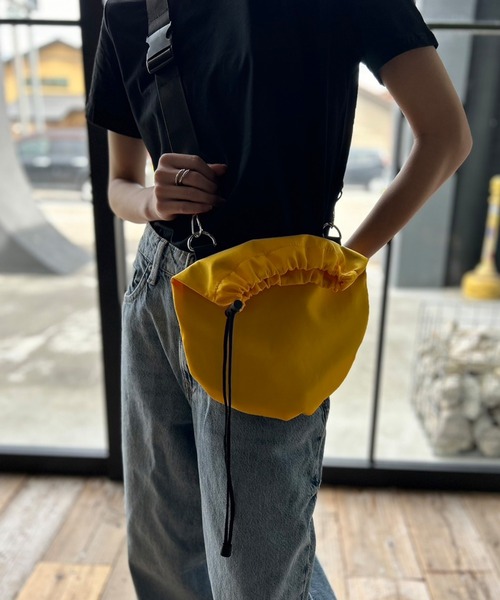 Kotoe(コトエ)の「再入荷ナシ 【UNISEX】 ナイロンミニショルダーバッグ(ショルダーバッグ・レディース・カーキ/ブラック/イエロー・FREE)」の5枚目の写真