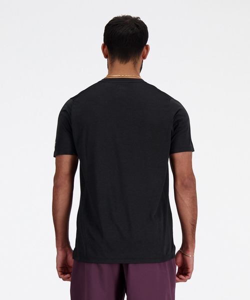 NEW BALANCE(ニューバランス)の「Athletics グラフィック ショートスリーブTシャツ(Tシャツ/カットソー・メンズ・ブラック・SMALL/MEDIUM/LARGE/X-LARGE/XX-LARGE)」の3枚目の写真
