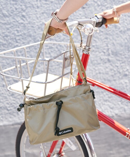 FREAK'S STORE（フリークスストア）の「Columbia/コロンビア 限定展開　JUMP CREEK SHOULDER（ショルダーバッグ・巾着バッグ）（ショルダーバッグ・レディース・ブラック/オリーブ/ベージュ・ONE SIZE/ONESIZE）」の2枚目の写真