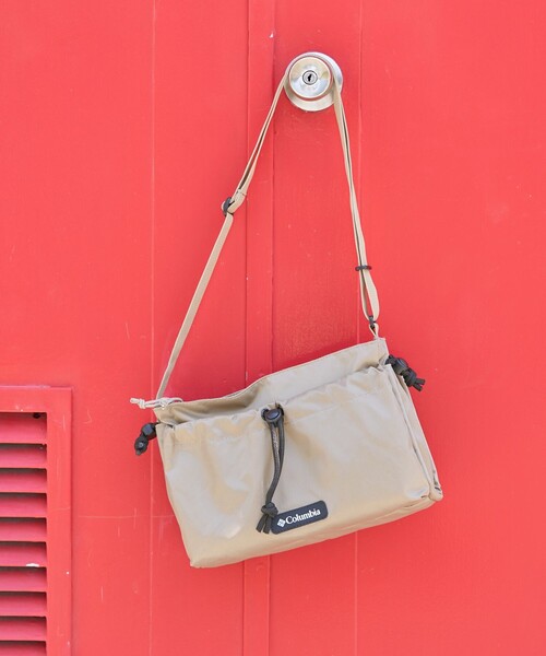 FREAK'S STORE（フリークスストア）の「Columbia/コロンビア 限定展開　JUMP CREEK SHOULDER（ショルダーバッグ・巾着バッグ）（ショルダーバッグ・レディース・ブラック/オリーブ/ベージュ・ONE SIZE/ONESIZE）」の14枚目の写真