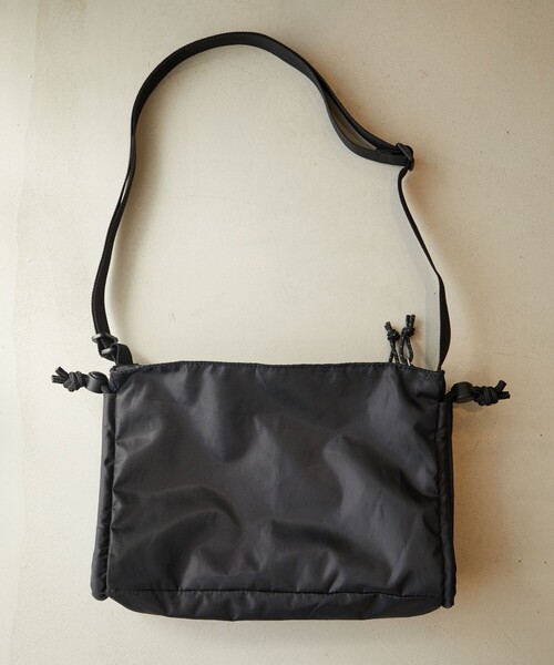 FREAK'S STORE（フリークスストア）の「Columbia/コロンビア 限定展開　JUMP CREEK SHOULDER（ショルダーバッグ・巾着バッグ）（ショルダーバッグ・レディース・ブラック/オリーブ/ベージュ・ONE SIZE/ONESIZE）」の16枚目の写真