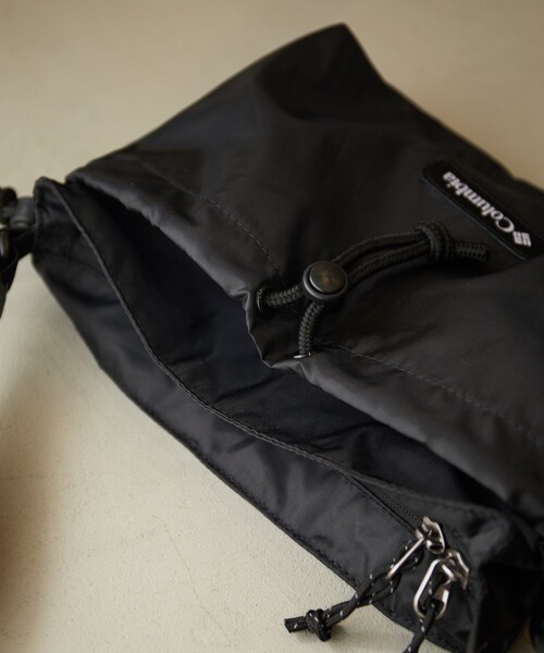 FREAK'S STORE（フリークスストア）の「Columbia/コロンビア 限定展開　JUMP CREEK SHOULDER（ショルダーバッグ・巾着バッグ）（ショルダーバッグ・レディース・ブラック/オリーブ/ベージュ・ONE SIZE/ONESIZE）」の18枚目の写真