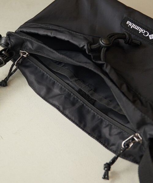 FREAK'S STORE（フリークスストア）の「Columbia/コロンビア 限定展開　JUMP CREEK SHOULDER（ショルダーバッグ・巾着バッグ）（ショルダーバッグ・レディース・ブラック/オリーブ/ベージュ・ONE SIZE/ONESIZE）」の20枚目の写真