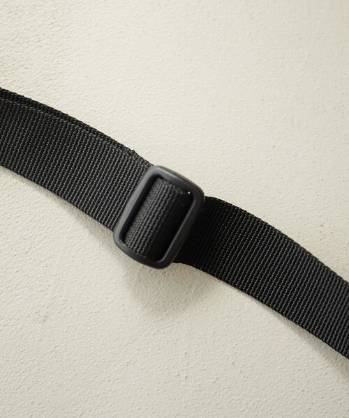 FREAK'S STORE（フリークスストア）の「Columbia/コロンビア 限定展開　JUMP CREEK SHOULDER（ショルダーバッグ・巾着バッグ）（ショルダーバッグ・レディース・ブラック/オリーブ/ベージュ・ONE SIZE/ONESIZE）」の22枚目の写真