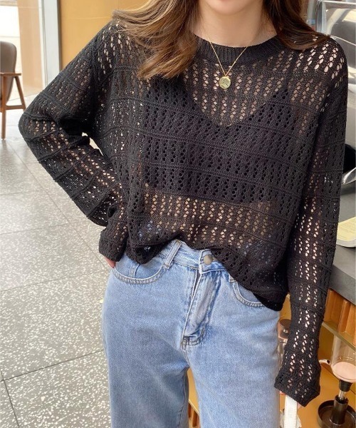 tolene(トレネ)の「透かし編みクロップド丈長袖トップス(ニット/セーター・レディース・ブラック/ホワイト/ベージュ・FREE)」の3枚目の写真