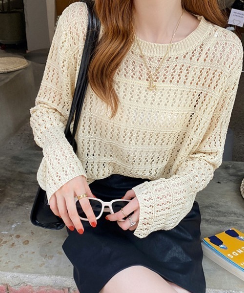 tolene(トレネ)の「透かし編みクロップド丈長袖トップス(ニット/セーター・レディース・ブラック/ホワイト/ベージュ・FREE)」の4枚目の写真