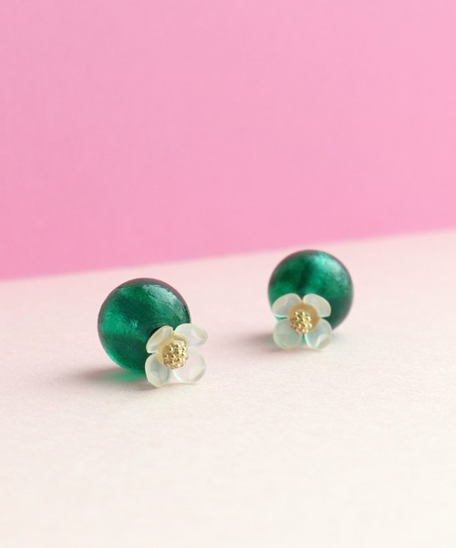 Three Four Time（ｽﾘｰﾌｫｰﾀｲﾑ）の「カラーキャッチフラワーピアス（ピアス（両耳用）・レディース・グレー/イエロー/レッド/グリーン・FREE）」の3枚目の写真