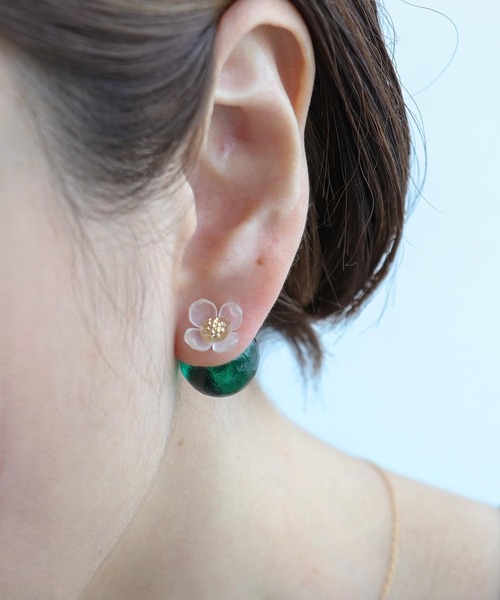 Three Four Time（ｽﾘｰﾌｫｰﾀｲﾑ）の「カラーキャッチフラワーピアス（ピアス（両耳用）・レディース・グレー/イエロー/レッド/グリーン・FREE）」の9枚目の写真