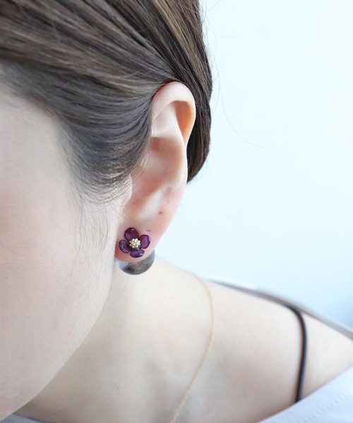 Three Four Time（ｽﾘｰﾌｫｰﾀｲﾑ）の「カラーキャッチフラワーピアス（ピアス（両耳用）・レディース・グレー/イエロー/レッド/グリーン・FREE）」の11枚目の写真