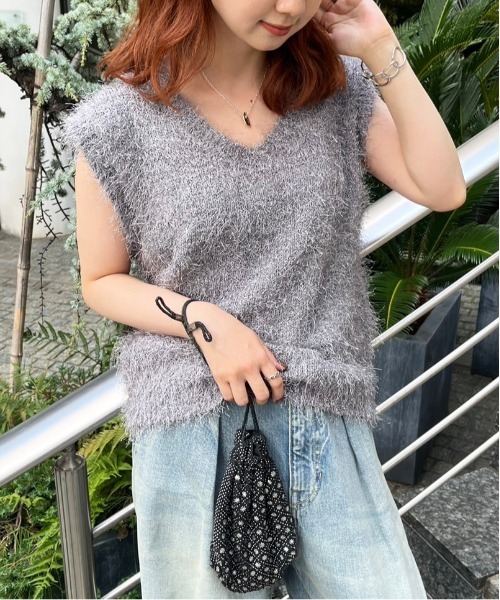 DOUBLE NAME（ダブルネーム）の「フェザーVネックベスト（ベスト・レディース・ブルー/グレー・FREE）」の4枚目の写真