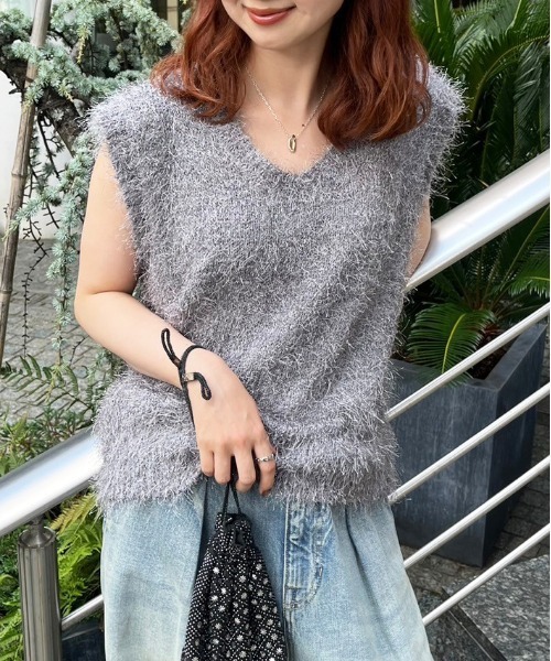 DOUBLE NAME（ダブルネーム）の「フェザーVネックベスト（ベスト・レディース・ブルー/グレー・FREE）」の5枚目の写真