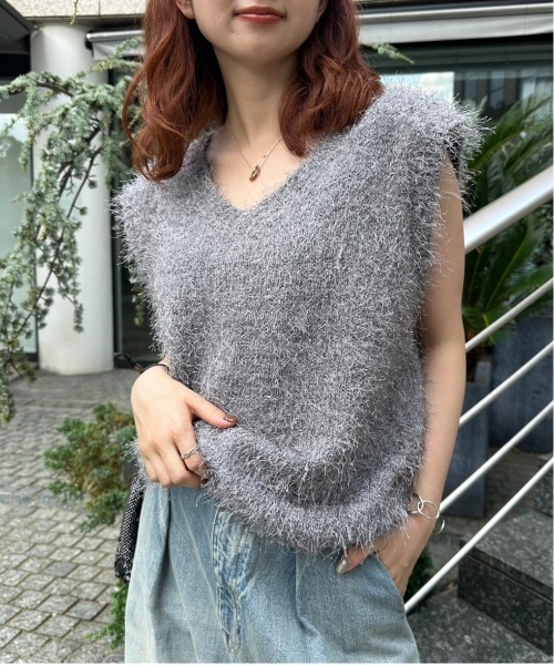 DOUBLE NAME（ダブルネーム）の「フェザーVネックベスト（ベスト・レディース・ブルー/グレー・FREE）」の3枚目の写真