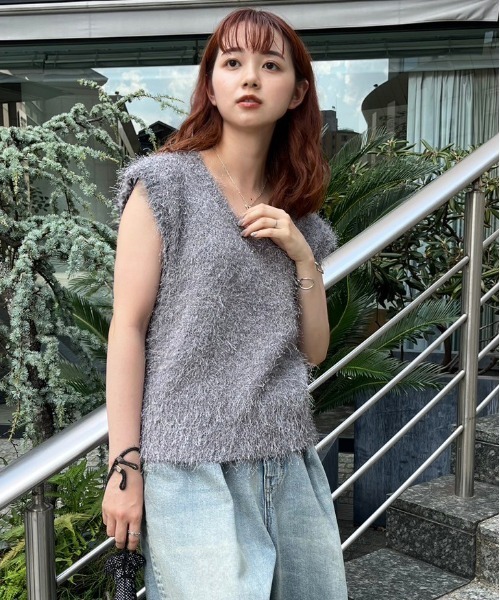 DOUBLE NAME（ダブルネーム）の「フェザーVネックベスト（ベスト・レディース・ブルー/グレー・FREE）」の6枚目の写真