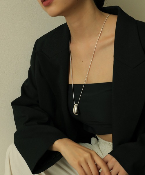 voov（ブーブ）の「シンプル ビッグ ドロップモチーフ ロングネックレス（ネックレス・レディース・シルバー/ゴールド・フリー）」の4枚目の写真