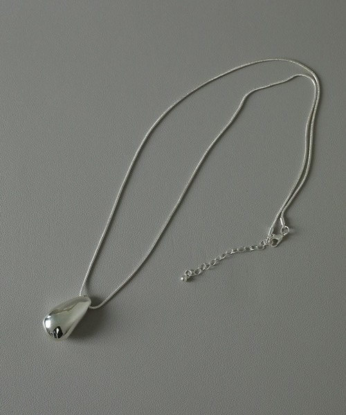 voov（ブーブ）の「シンプル ビッグ ドロップモチーフ ロングネックレス（ネックレス・レディース・シルバー/ゴールド・フリー）」の10枚目の写真