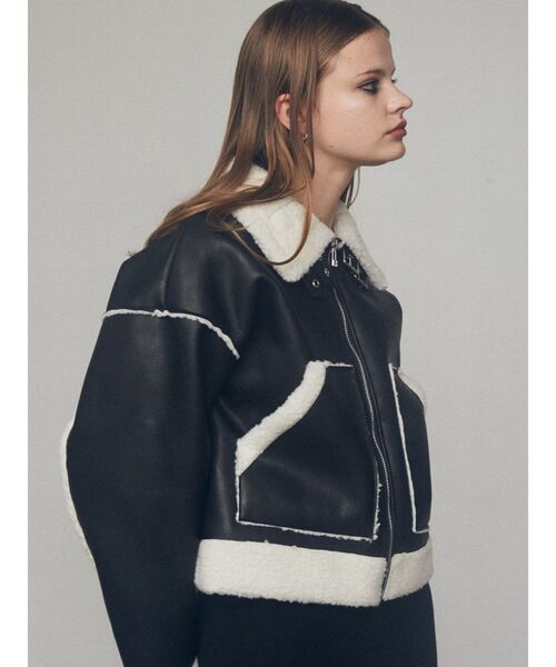 EMODA（エモダ）の「ショートフェイクムートンブルゾン（ブルゾン・レディース・ブラウン/ブラック/アイボリー・FREE）」の4枚目の写真