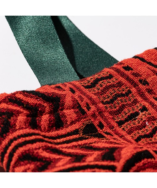 PUEBCO（プエブコ）の「JACQUARD FABRIC DRAWSTRING BAG（ハンドバッグ・メンズ・ネイビー系/オレンジ系・ONE SIZE）」の10枚目の写真