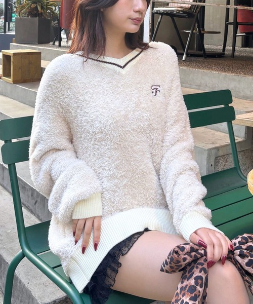 FOREVER 21(フォーエバー トゥエンティーワン)の「【2024FW】フワフワラインニットプルオーバー(ニット/セーター・レディース・ネイビー/ナチュラル/ブラック/グレー・FREE)」の3枚目の写真