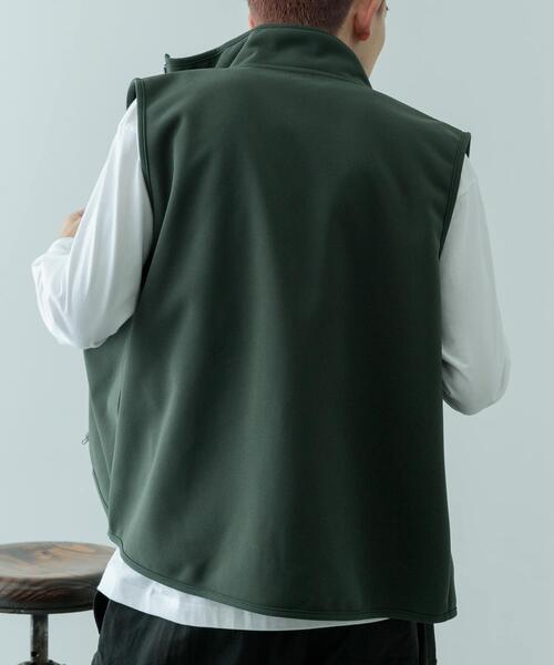 ITEMS URBANRESEARCH（アイテムズ アーバンリサーチ）の「WINDPROOF 裏フリースボンディング ベスト（ベスト・メンズ・グレー/カーキ/ブラック・MEDIUM/LARGE）」の16枚目の写真