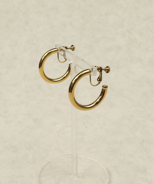 CEMONEMO(セモネモ)の「【金属アレルギー対応】 ワイド フープ イヤリング / サージカルステンレス 316L(イヤリング・レディース・シルバー/ゴールド・4/3)」の15枚目の写真