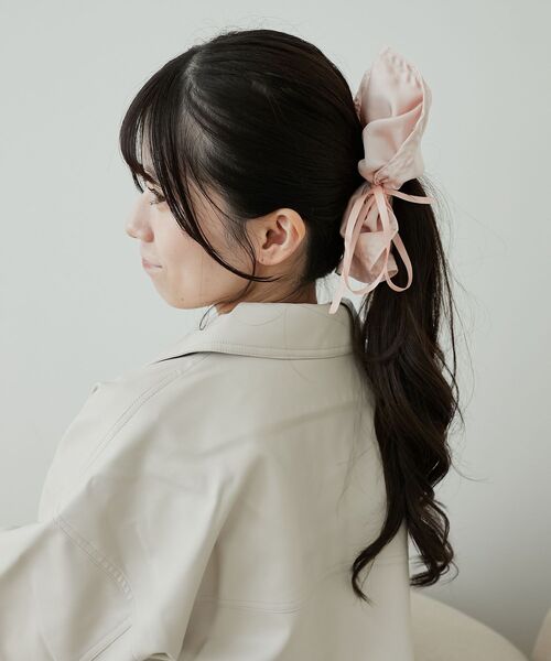 MAJESTIC LEGON（マジェスティックレゴン）の「リボンモチーフシュシュ（シュシュ・レディース・アイボリー/ブラック/ピンク・FREE）」の3枚目の写真