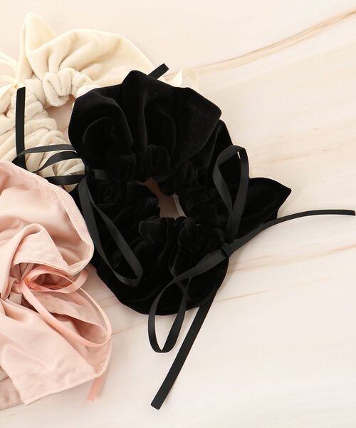 MAJESTIC LEGON（マジェスティックレゴン）の「リボンモチーフシュシュ（シュシュ・レディース・アイボリー/ブラック/ピンク・FREE）」の2枚目の写真