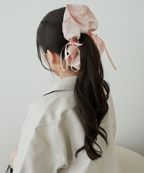 MAJESTIC LEGON（マジェスティックレゴン）の「リボンモチーフシュシュ（シュシュ・レディース・アイボリー/ブラック/ピンク・FREE）」の6枚目の写真