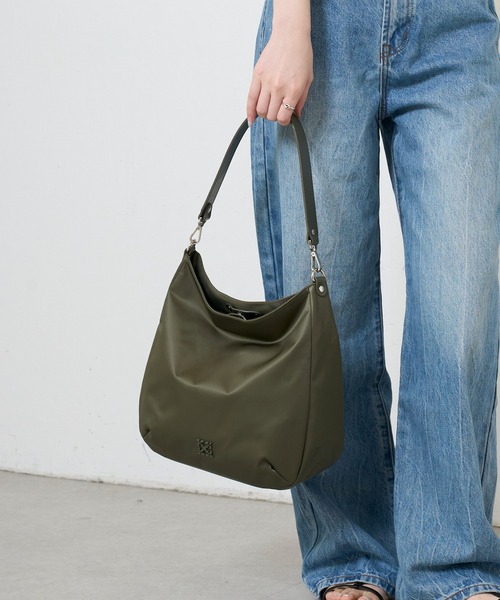 russet(ラシット)の「クラウズナイロンラージショルダーバッグ(CE-1468)(ショルダーバッグ・レディース・ブラック/ライトグレー/ライトブルー/カーキ・FREE)」の11枚目の写真