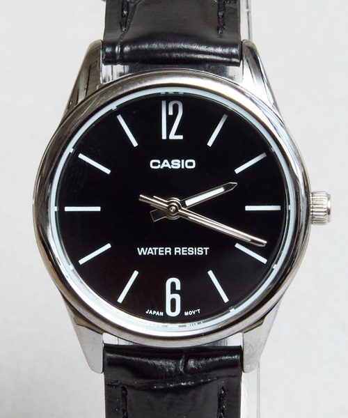CASIO(カシオ)の「CASIO: カシオ:LTP-V005D ベーシックラウンド レザー アナログ チープカシオ(デジタル腕時計・レディース・ブラック×ホワイト/ブラウン/ブラック×ブラック/ブラック×ブルー/ブラック×シルバー/シルバー系その他/ブラック系その他・FREE)」の3枚目の写真