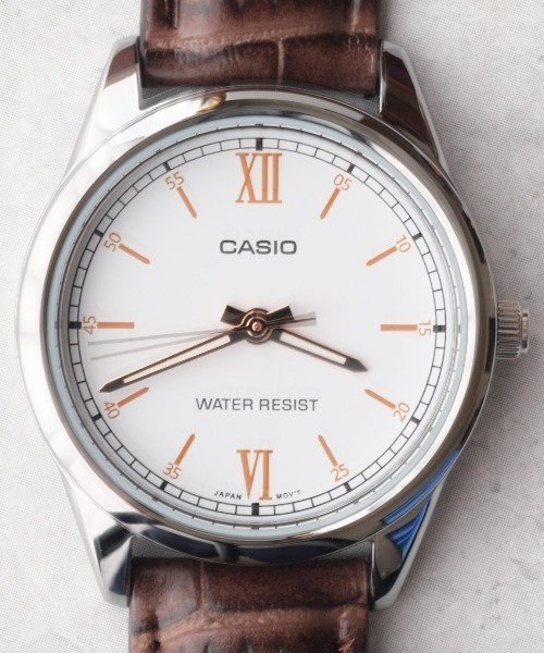 CASIO(カシオ)の「CASIO: カシオ:LTP-V005D ベーシックラウンド レザー アナログ チープカシオ(デジタル腕時計・レディース・ブラック×ホワイト/ブラウン/ブラック×ブラック/ブラック×ブルー/ブラック×シルバー/シルバー系その他/ブラック系その他・FREE)」の6枚目の写真