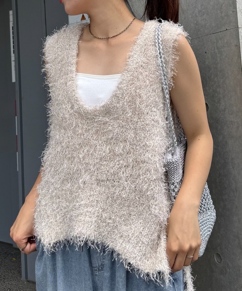 CIAOPANIC TYPY（チャオパニックティピー）の「深Ｕメランジフェザーベスト（ベスト・レディース・オフホワイト/グレー/ネイビー/イエロー・ONE SIZE）」の3枚目の写真