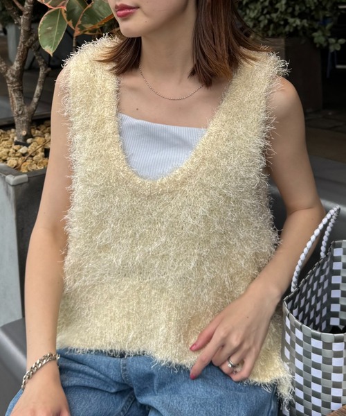 CIAOPANIC TYPY（チャオパニックティピー）の「深Ｕメランジフェザーベスト（ベスト・レディース・オフホワイト/グレー/ネイビー/イエロー・ONE SIZE）」の4枚目の写真