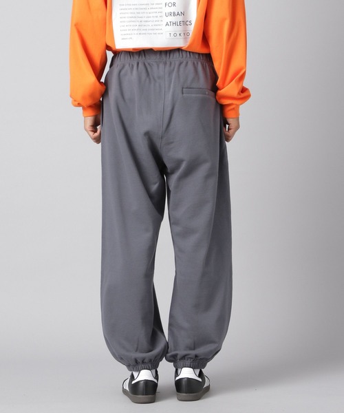 NUMERALS（ヌメラルズ）の「【NUMERALS】ロゴスウェットパンツ（スウェットパンツ・メンズ・カーキ/グレー/ブラック・LARGE/MEDIUM）」の4枚目の写真