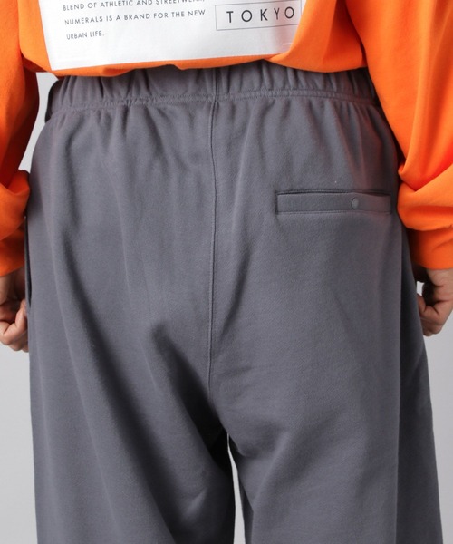 NUMERALS（ヌメラルズ）の「【NUMERALS】ロゴスウェットパンツ（スウェットパンツ・メンズ・カーキ/グレー/ブラック・LARGE/MEDIUM）」の9枚目の写真