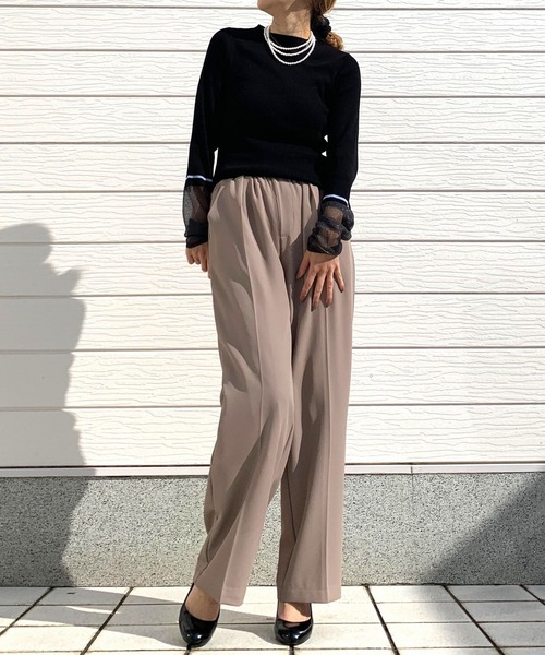Q(キュー)の「ラインゴムタックパンツ(スラックス・レディース・ブラック/グレイッシュベージュ・MEDIUM)」の13枚目の写真