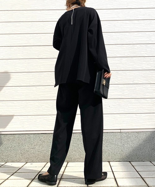 Q(キュー)の「ラインゴムタックパンツ(スラックス・レディース・ブラック/グレイッシュベージュ・MEDIUM)」の15枚目の写真