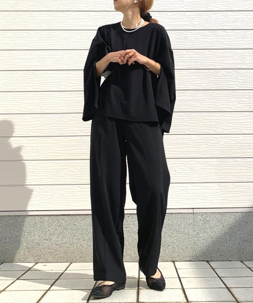Q(キュー)の「ラインゴムタックパンツ(スラックス・レディース・ブラック/グレイッシュベージュ・MEDIUM)」の14枚目の写真