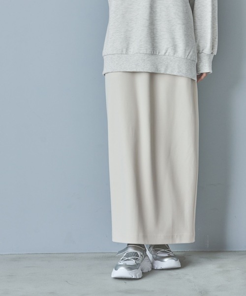 LAKOLE（ラコレ）の「＜着丈が選べる＞ジョーゼットナロースカート / 291439（スカート・レディース・チャコールグレー/ブラック/イエロー/グレイッシュベージュ/ピンク/ブラウン/オレンジ/レッド・MEDIUM/LARGE）」の4枚目の写真