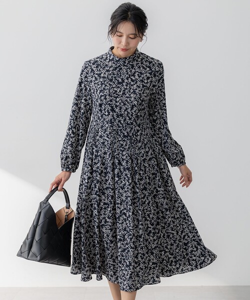 23区 S(ニジュウサンクチイサイサイズ)の「【洗える】シャドーリーフプリント ワンピース(ワンピース・レディース・ネイビー系5・32)」の1枚目の写真