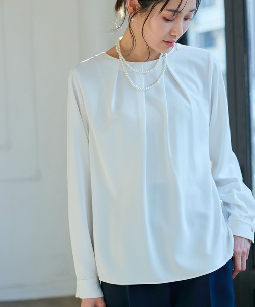 ROPE' PICNIC（ロペピクニック）の「【WEB限定カラー】多機能ランダムタックブラウス/セレモニー・通勤対応（シャツ/ブラウス・レディース・オフホワイト/サックスブルー/ホワイト系その他6/ベージュ/ネイビー・36/38）」の2枚目の写真