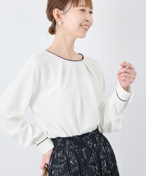 ROPE' PICNIC（ロペピクニック）の「【WEB限定カラー】多機能ランダムタックブラウス/セレモニー・通勤対応（シャツ/ブラウス・レディース・オフホワイト/サックスブルー/ホワイト系その他6/ベージュ/ネイビー・36/38）」の3枚目の写真