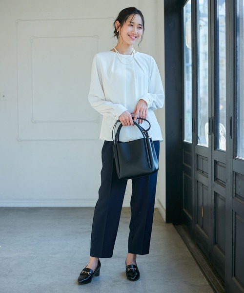 ROPE' PICNIC（ロペピクニック）の「【WEB限定カラー】多機能ランダムタックブラウス/セレモニー・通勤対応（シャツ/ブラウス・レディース・オフホワイト/サックスブルー/ホワイト系その他6/ベージュ/ネイビー・36/38）」の7枚目の写真