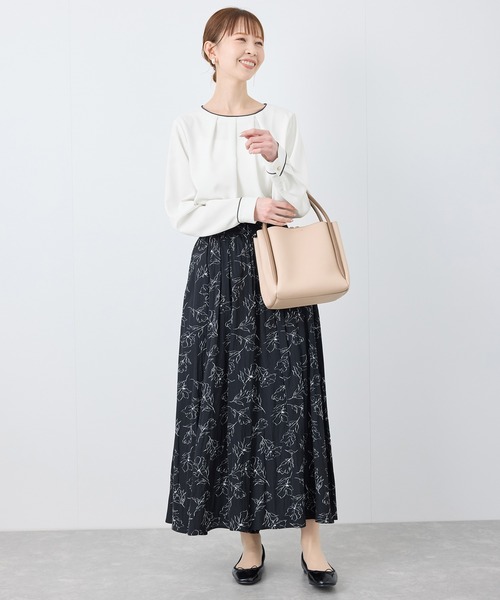 ROPE' PICNIC（ロペピクニック）の「【WEB限定カラー】多機能ランダムタックブラウス/セレモニー・通勤対応（シャツ/ブラウス・レディース・オフホワイト/サックスブルー/ホワイト系その他6/ベージュ/ネイビー・36/38）」の11枚目の写真