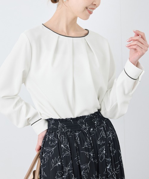 ROPE' PICNIC（ロペピクニック）の「【WEB限定カラー】多機能ランダムタックブラウス/セレモニー・通勤対応（シャツ/ブラウス・レディース・オフホワイト/サックスブルー/ホワイト系その他6/ベージュ/ネイビー・36/38）」の13枚目の写真