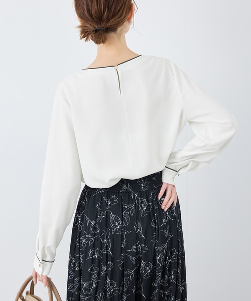 ROPE' PICNIC（ロペピクニック）の「【WEB限定カラー】多機能ランダムタックブラウス/セレモニー・通勤対応（シャツ/ブラウス・レディース・オフホワイト/サックスブルー/ホワイト系その他6/ベージュ/ネイビー・36/38）」の14枚目の写真