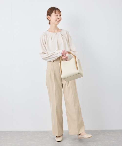 ROPE' PICNIC（ロペピクニック）の「【WEB限定カラー】多機能ランダムタックブラウス/セレモニー・通勤対応（シャツ/ブラウス・レディース・オフホワイト/サックスブルー/ホワイト系その他6/ベージュ/ネイビー・36/38）」の15枚目の写真